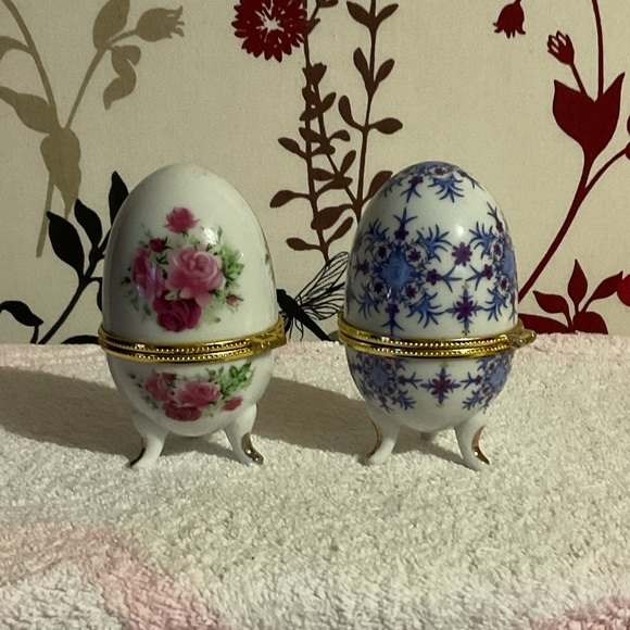 Set of 2 egg shaped trinket/jewellery holders $18 💖💙 - Picture 2 of 7